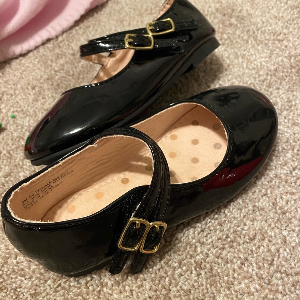 Patent leather Mary Jane shoes